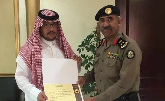 شاهد.. سعودي ينقذ فتاة من خاطفها.. ما يروح وأنا أبو سعد