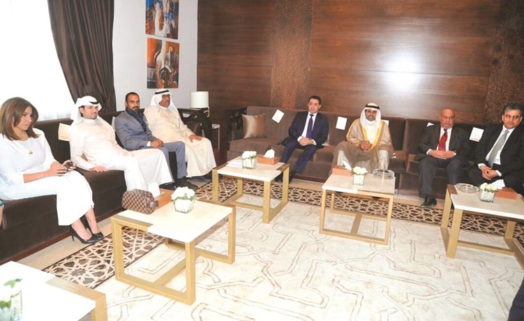 محمد الجبري والسفير محمد الذويخ وماضي الخميس وعدد من المشاركين في الملتقى	(ناصر عبدالسيد) ﻿