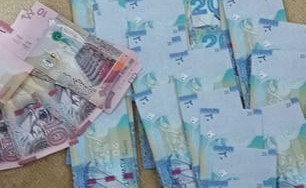 متقاعد يتهم زوجته  بسرقة رصيده.. والأخيرة: أخذت المال برغبته
