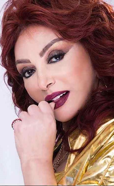 بالصور.. نبيلة عبيد تفاجي جمهورها بإطلالة مميزة