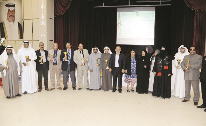 التوجيه الفني مكرما المدارس الفائزة ﻿