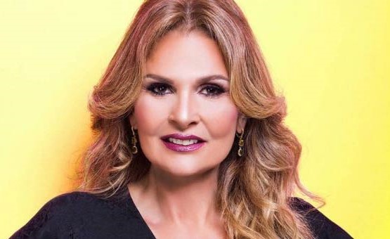 صورة : يسرا تحتفل بعيد ميلادها مع زوجها ووالدتها..