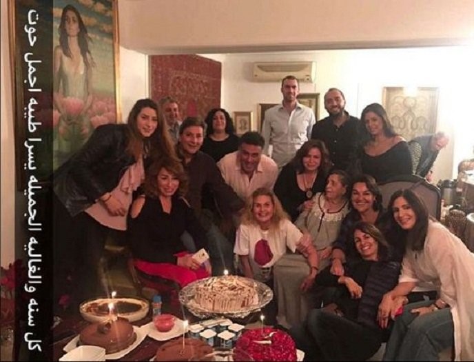 صورة : يسرا تحتفل بعيد ميلادها مع زوجها ووالدتها..