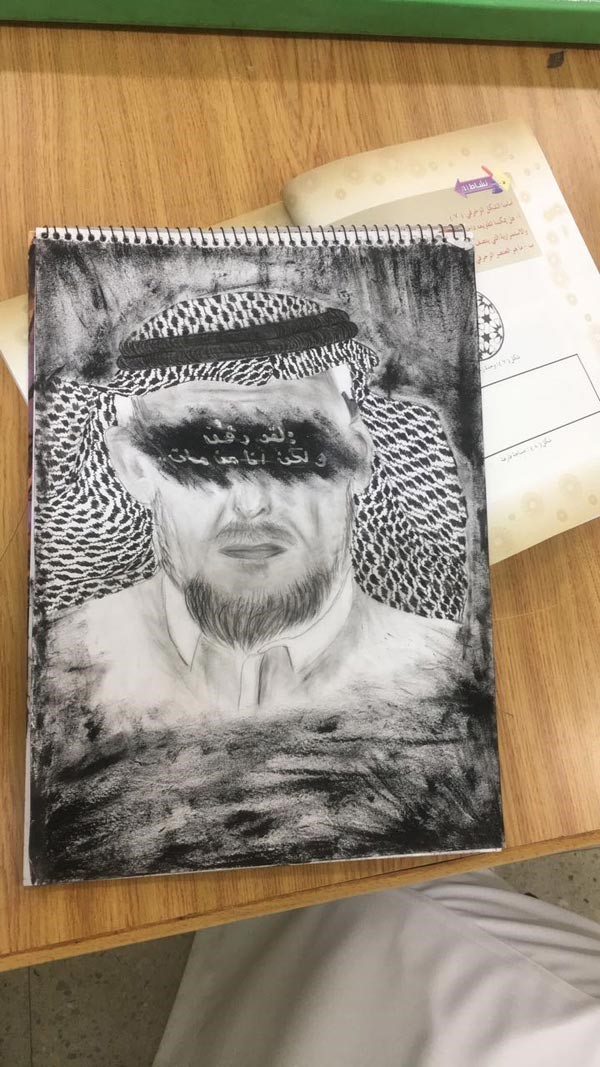 "دُفن وأنا من مات".. الفجيعة تحلّ بطالب سعودي فقد أباه