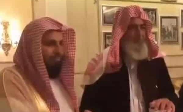 بالفيديو.. إمام المسجد الحرام يلتقي شيخه الباكستاني الذي حفظ القرآن على يديه ويكرّمه