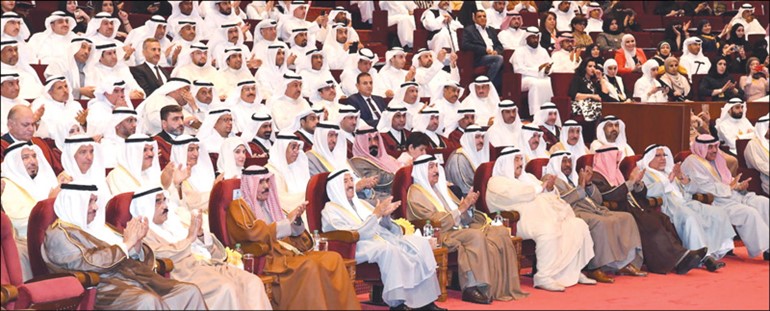 صاحب السمو الأمير الشيخ صباح الأحمد وسمو ولي العهد الشيخ نواف الأحمد والشيخ جابر العبدالله والشيخ فيصل السعود وسمو الشيخ ناصر المحمد وسمو الشيخ جابر المبارك والشيخ علي العبدالله والشيخ د.ابراهيم الدعيج والشيخ علي الجراح والشيخ صباح الخالد في مقدمة الحضور
