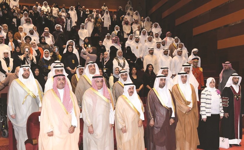 الشيخ د.محمد الصباح والشيخ خالد الجراح والمستشار محمد شرار ود. نايف الحجرف ود.حامد العازمي وهند الصبيح والشيخ عبدالله الأحمد ﻿