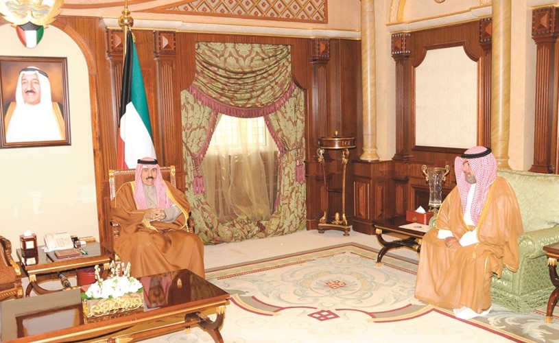 سمو ولي العهد الشيخ نواف الأحمد مستقبلا الشيخ ثامر العلي ﻿