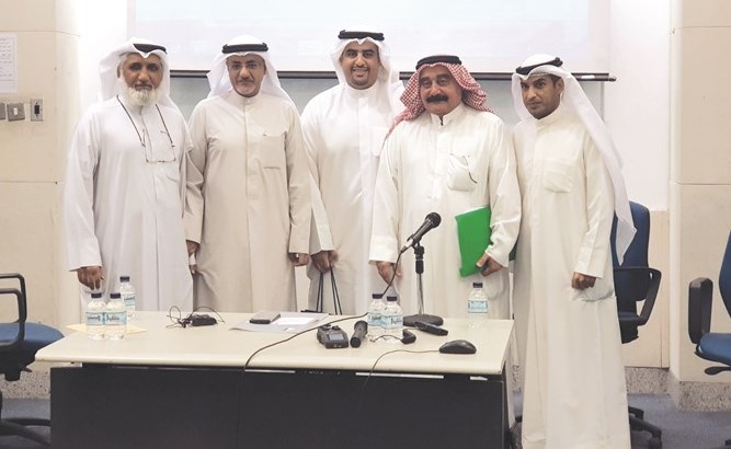 د.خليل عبدالله ود.ابراهيم الحمود وعبدالوهاب الرشيد ود.انور الشريعان ود. عبدالله سهر﻿