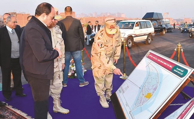 الرئيس المصري عبد الفتاح السيسي يتفقد محور روض الفرج	(ا.ف.پ)﻿
