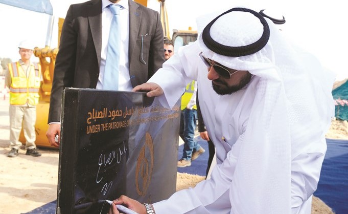 الشيخ د. باسل الصباح يوقع على حجر الأساس﻿