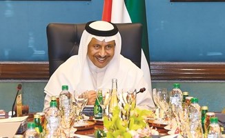سمو رئيس مجلس الوزراء الشيخ جابر المبارك مترئسا جلسة أمس﻿