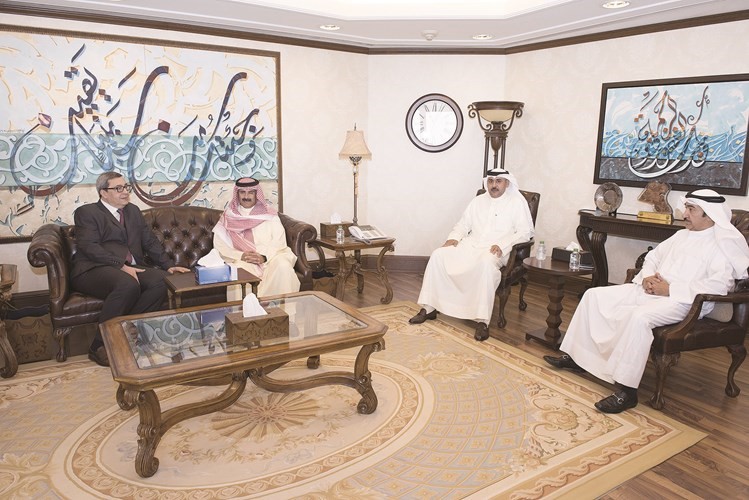 الدعيج بحث مع نظيره الجزائري تطوير الإعلام العربي وتعزيز التعاون الثنائي