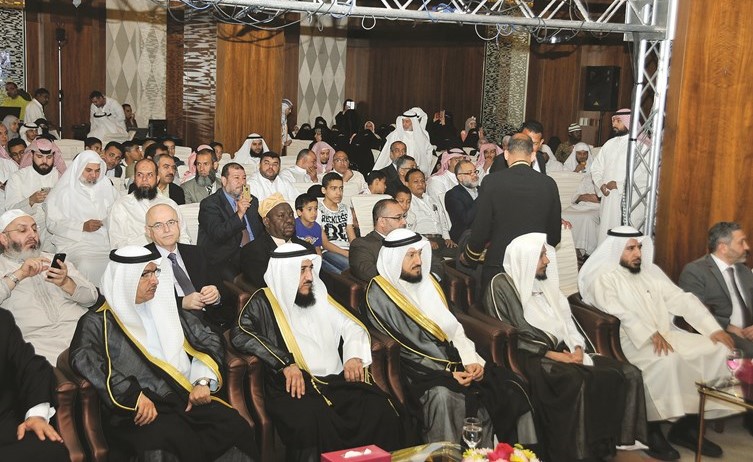 م.فريد عمادي ووليد الشعيب في مقدمة الحضور خلال الحفل﻿