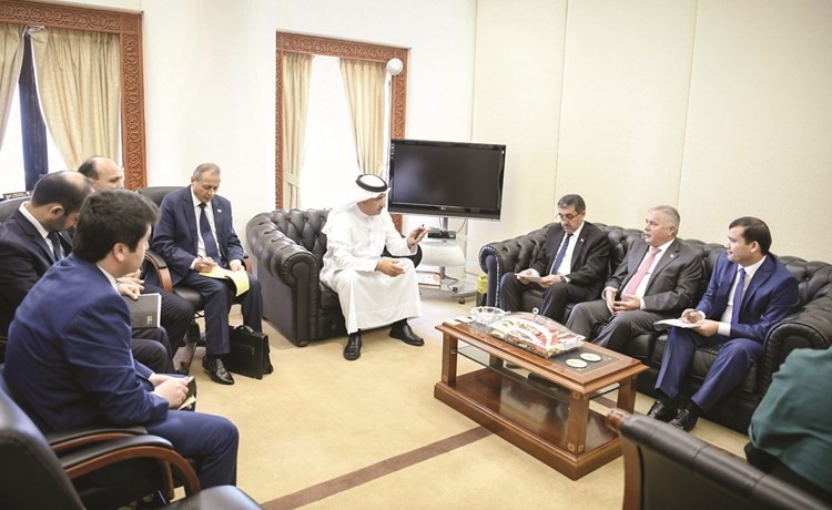 د. عودة الرويعي خلال استقباله وفدا من جمهورية طاجيكستان﻿