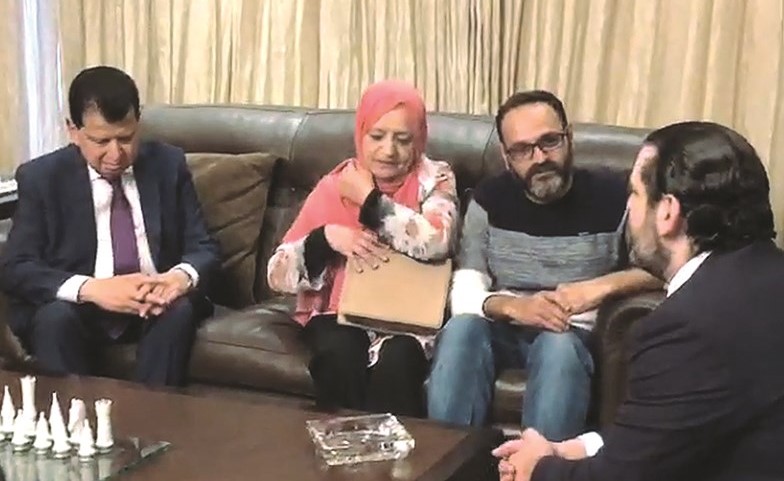 رئيس الحكومة سعد الحريري مستقبلا زياد العيتاني بحضور والدته	(محمود الطويل)﻿