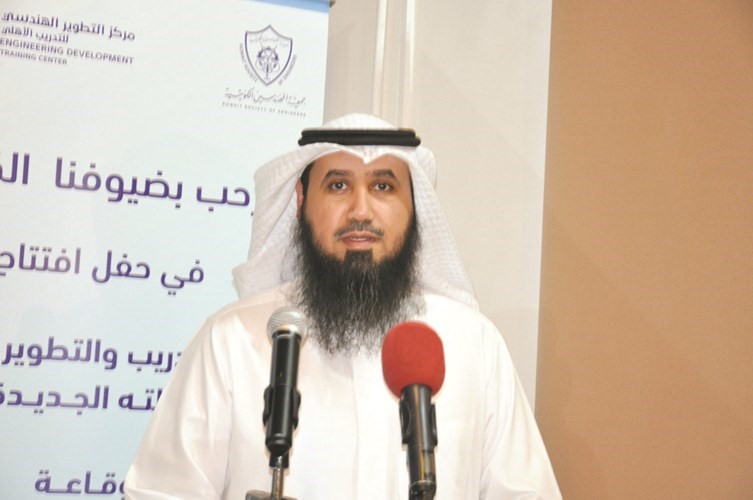 رئيس الجمعية متحدثا﻿