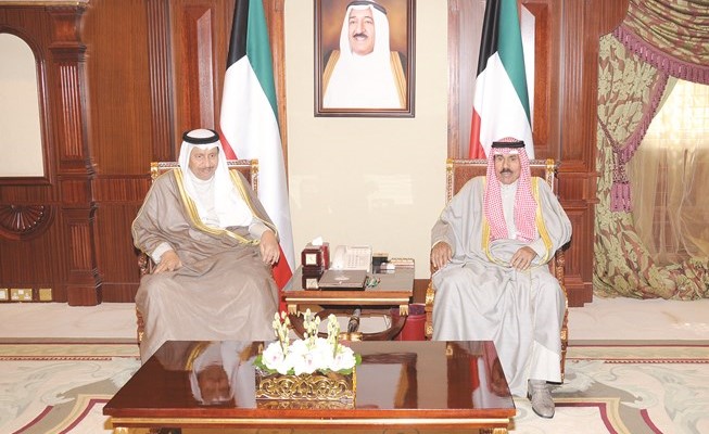 سمو ولي العهد الشيخ نواف الأحمد مستقبلا سمو رئيس مجلس الوزراء الشيخ جابر المبارك﻿