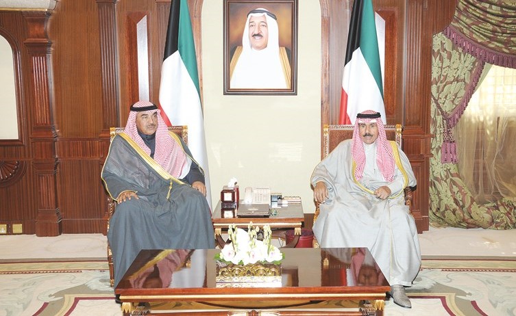 سمو ولي العهد الشيخ نواف الأحمد مستقبلا الشيخ صباح الخالد﻿