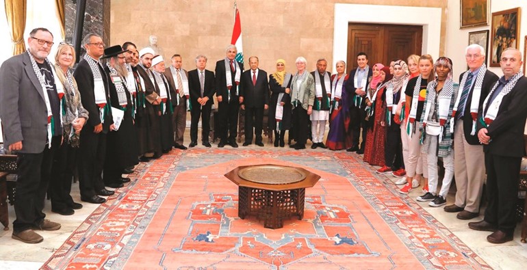 رئيس الجمهورية العماد ميشال عون خلال استقباله وفدا من الحملة العالمية للعودة الى فلسطين	(محمود الطويل)﻿