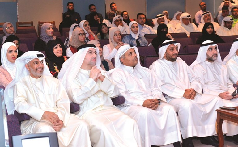 د.جاسم الكندري ود.مثنى الرفاعي ود.قتيبة رزوقي ود.عمار الحسيني اثناء ورشة العمل﻿
