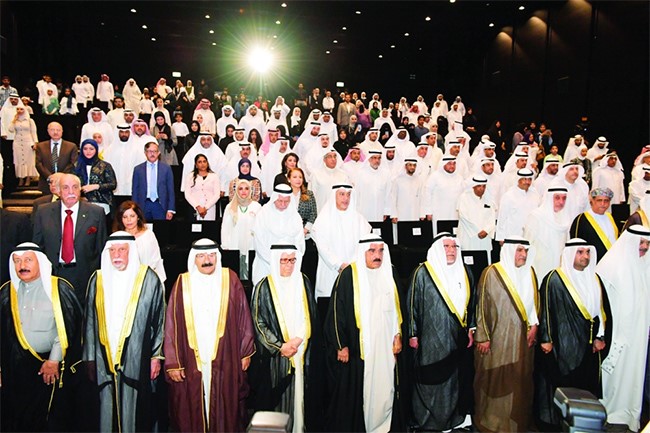الشيخ فيصل السعود والشيخ علي الجراح ود.نايف الحجرف وفهد المعجل وعبدالعزيز الغنام وجواد بوخمسين في مقدمة الحضور