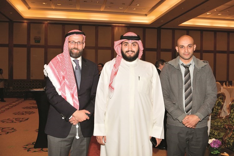 حسين حبيب والشيخ حمود الصباح وماجد القاسم ﻿