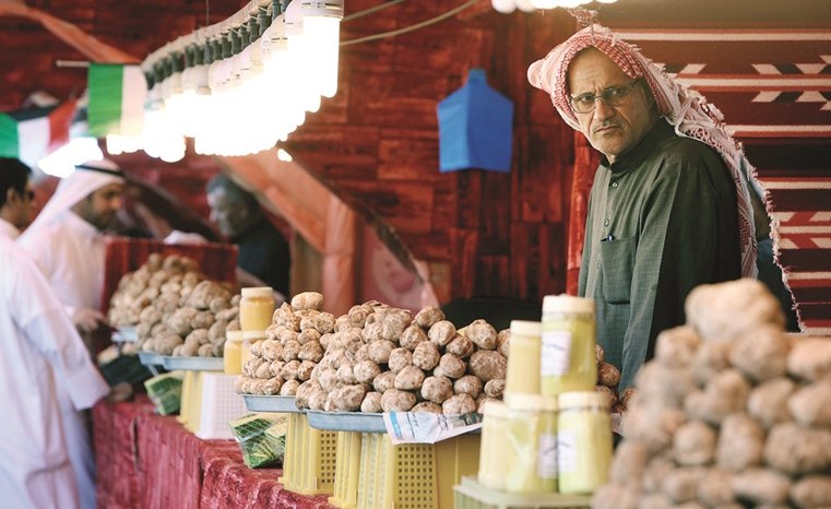 الفقع في السوق بانتظار الزبائن﻿