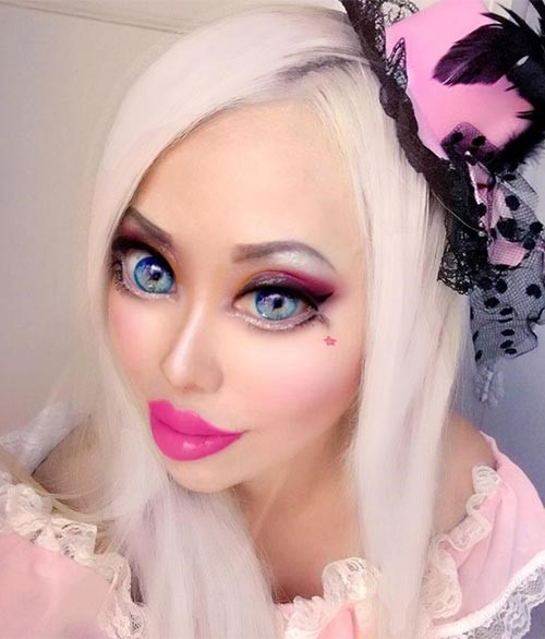 شاهد.. أمريكية تخجل من مظهرها وتنفق مبلغا باهظا لتصبح "نسخة باربي"