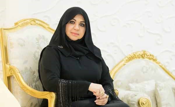 منى المنصوري تطالب بالابتعاد عن التقليد والمنافسة في أسواق الموضة العالمية