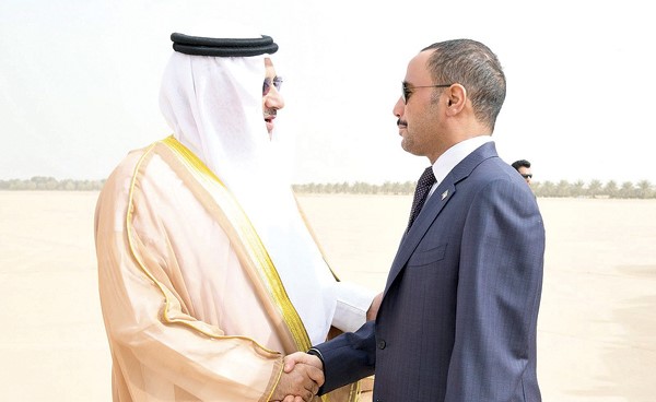 رئيس مجلس الأمة مرزوق الغانم لدى عودته إلى البلاد أمس وفي استقباله أمين السر د.عودة الرويعي