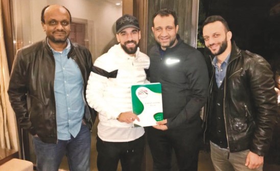 عبدالله السعيد مع أحمد وأمير مرتضى منصور وإسماعيل يوسف عقب توقيع عقود الانتقال للزمالك﻿