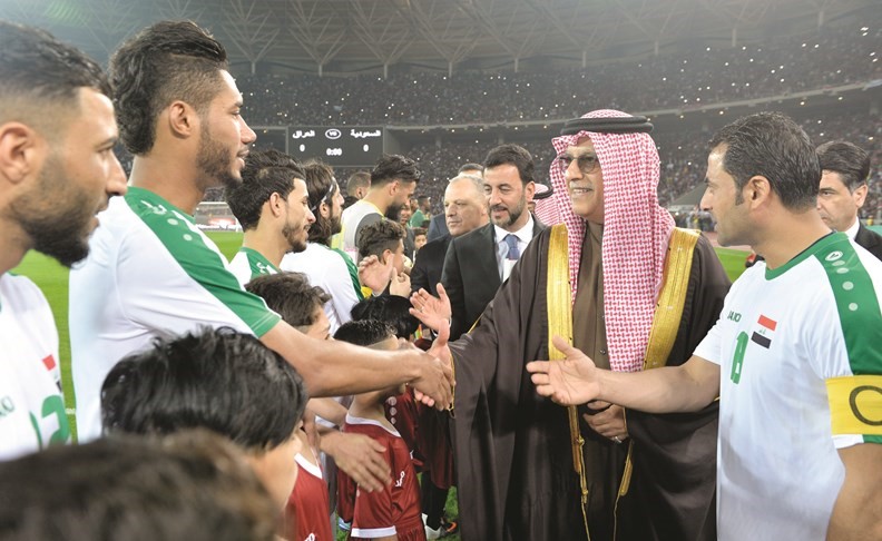 الشيخ سلمان بن ابراهيم خلال حضوره لقاء العراق والسعودية الودي ﻿