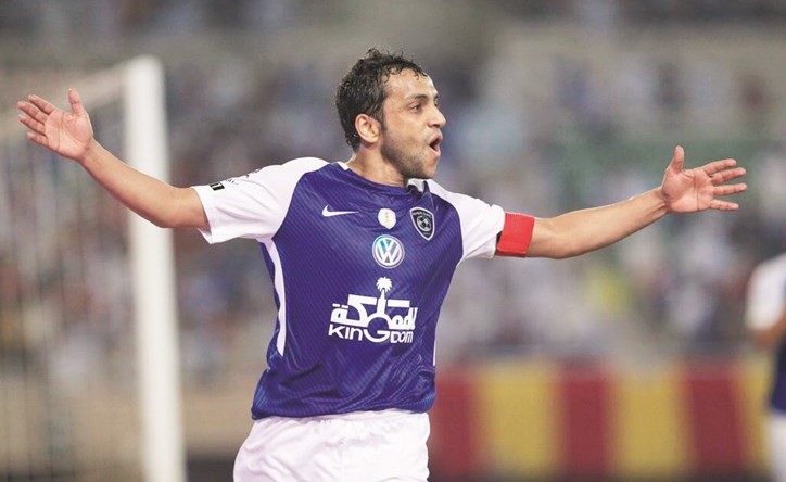 لاعب الهلال محمد الشلهوب يحتفل بهدفه في مرمى القادسية ﻿