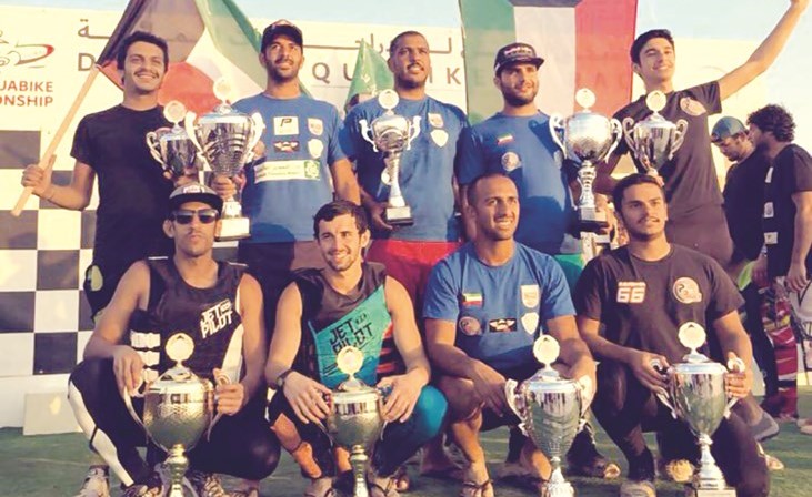 أبطال المنتخب الوطني عقب التتويج ﻿