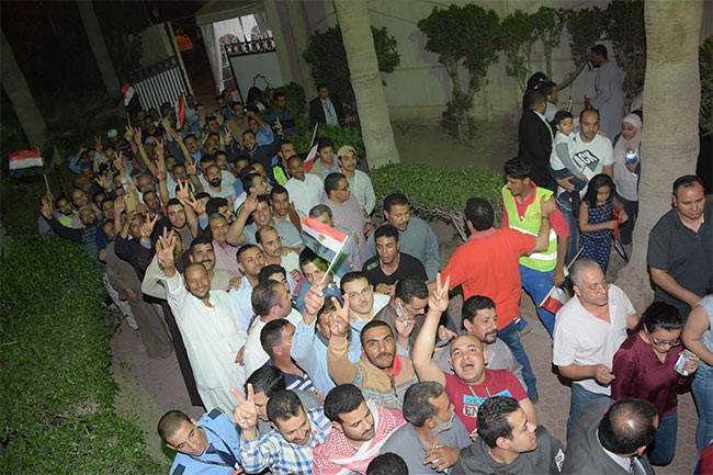 بالفيديو والصور.. السفارة المصرية بالكويت تمد فترة التصويت