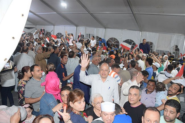 بالفيديو والصور.. السفارة المصرية بالكويت تمد فترة التصويت