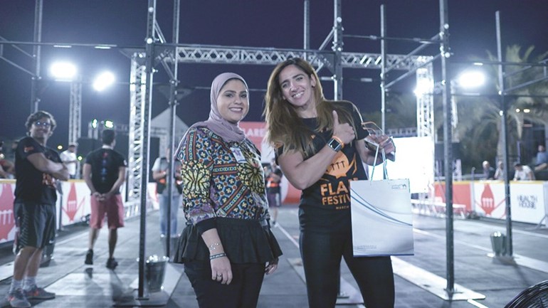الوطني يكرم إحدى المشاركات﻿