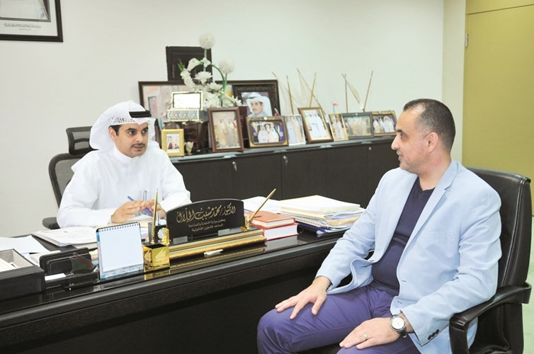  د.الجلال متحدثا للزميل طارق عرابي	 (زين علام)﻿