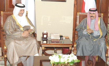 سمو ولي العهد الشيخ نواف الأحمد مستقبلا سمو الشيخ جابر المبارك﻿