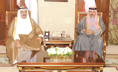 سمو ولي العهد الشيخ نواف الأحمد خلال استقبال الشيخ ناصر صباح الأحمد﻿