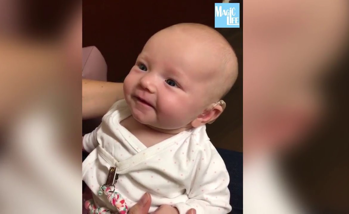 بالفيديو... رد فعل طفلة سمعت صوت والدتها للمرة الأولى