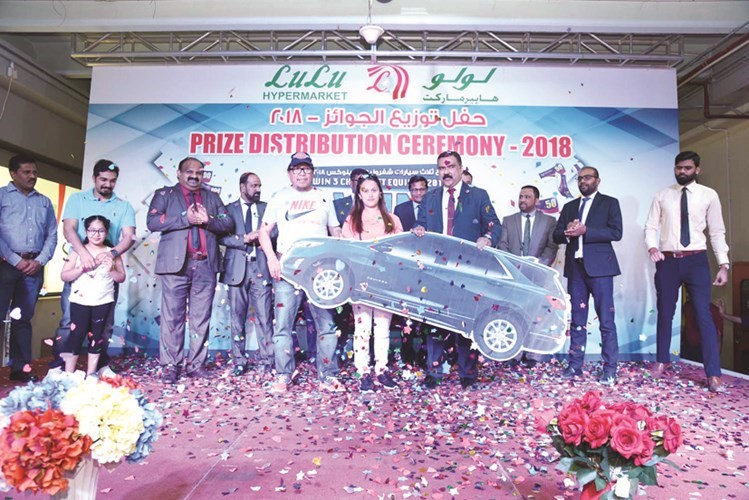 لولو هايبر ماركت توزع جوائز عرضها «اربح سيارة»