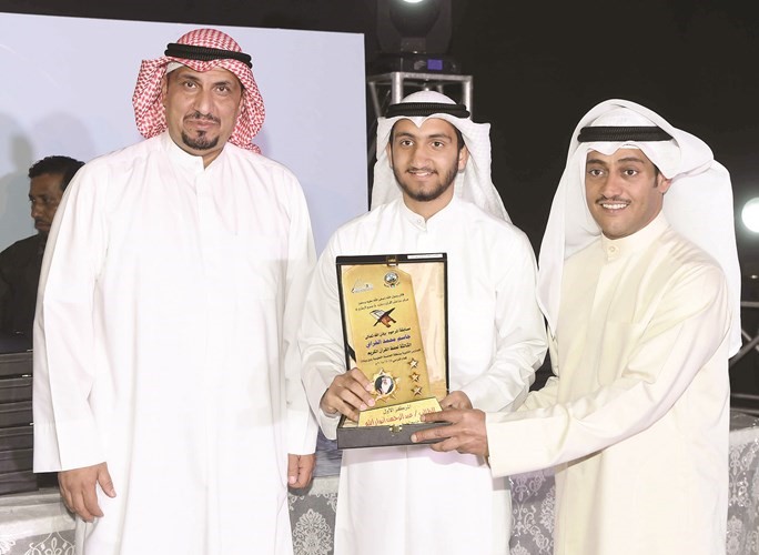  ﻿تكريم الطالب عبدالرحمن أنوارالله بحضور جاسم الطراروة﻿