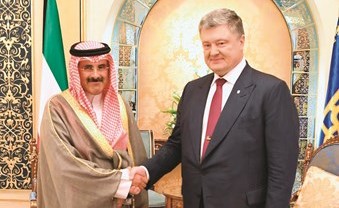 الشيخ مبارك الدعيج مع رئيس جمهورية أوكرانيا بيترو بوروشينكو ﻿