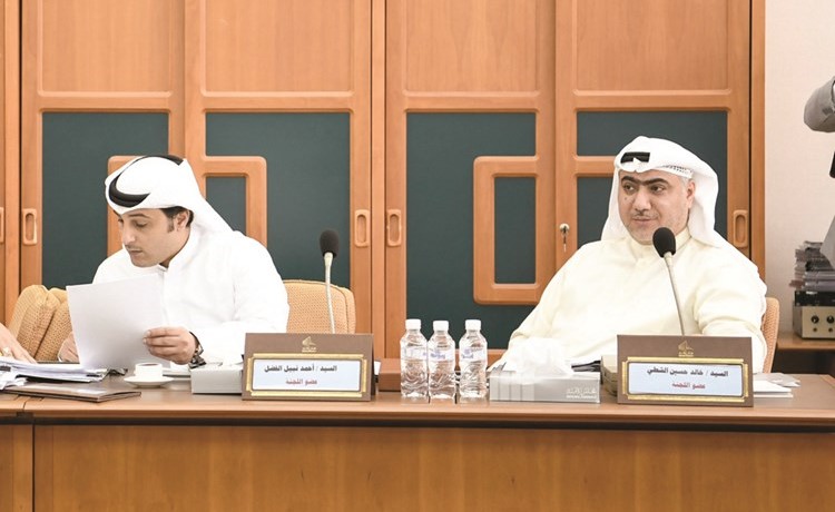 خالد الشطي واحمد الفضل اثناء الاجتماع﻿