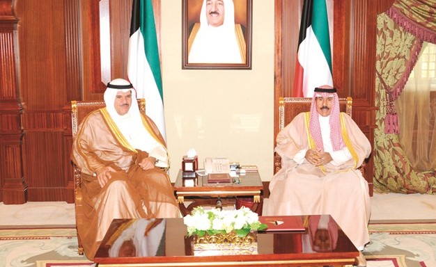 سمو ولي العهد الشيخ نواف الأحمد خلال استقباله الشيخ سلمان الحمود ﻿