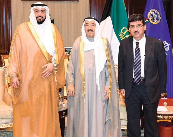 صاحب السمو الأمير الشيخ صباح الأحمد لدى استقباله وزير الصحة الشيخ د.باسل الصباح ود.مصطفى رضا بمناسبة تعيينه وكيلا لوزارة الصحة