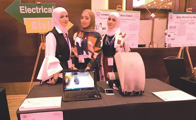 الطالبات مع المشروع ﻿