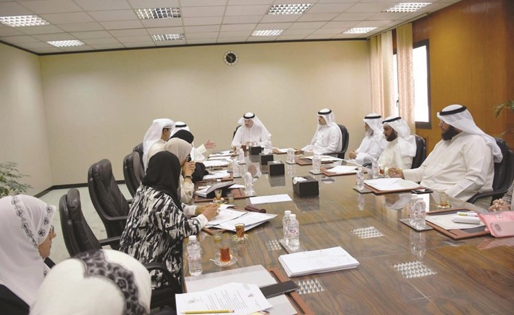 جانب من اجتماع الوكيل السريع مع خالد الفضالة نائب المدير العام لمؤسسة التأمينات﻿